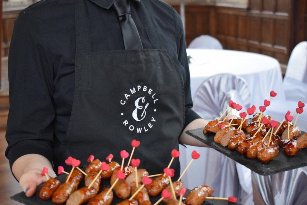 Waitress-Canapes-Oscars-Photo.jpg